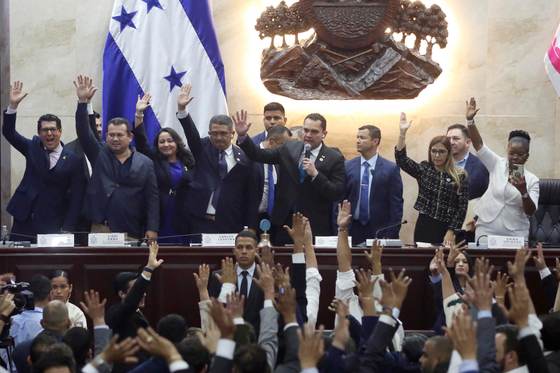 Parlamento de Honduras destituye al fiscal general y elige a su sucesor