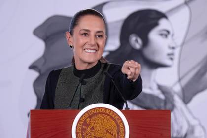 Sheinbaum llama a festejar con "respeto" durante el partido de México contra Ecuador