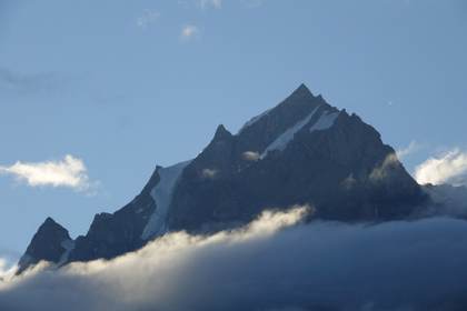 La milenaria ruta al monte sagrado del dios Shiva enfrenta a los tres dueños del Himalaya