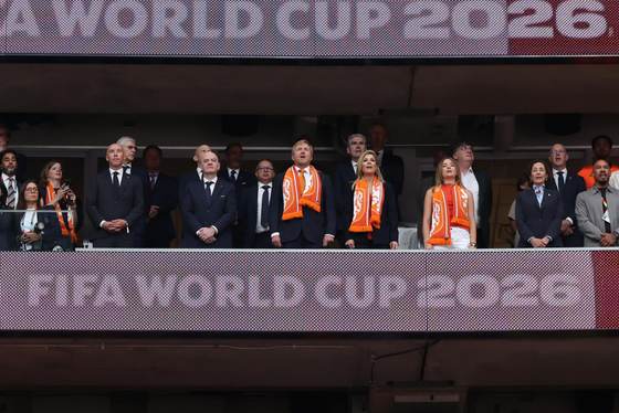 Los reyes de Países Bajos bailan con Curazao en el vestuario para celebrar el empate