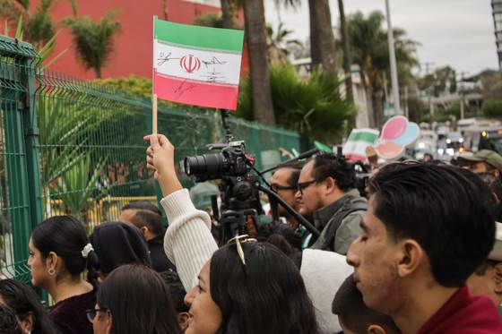 La selección de Irán se despide con "orgullo" de Tijuana entre muestras de afecto