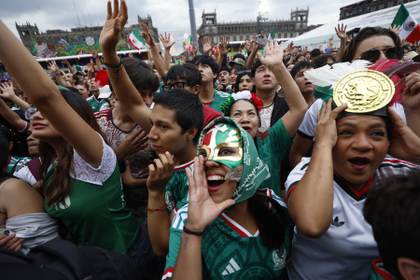 Más de 800.000 personas celebran en calles de Ciudad de México el triunfo del Tricolor