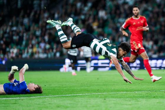 2-3. Un doblete de Suárez no impide la sorpresa del LASK