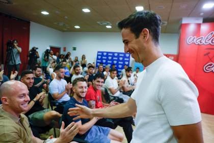 Íñigo Pérez, el técnico que llevó al Rayo a la final de la Liga Conferencia, dice adiós