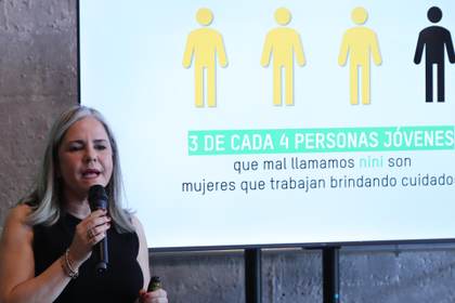 Oxfam: Las jóvenes etiquetadas como 'ninis' sostienen gratis economía de cuidado en México