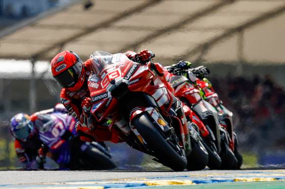 Marc Márquez a ritmo de récord, pero la 'pole position' es para 'Pecco' Bagnaia
