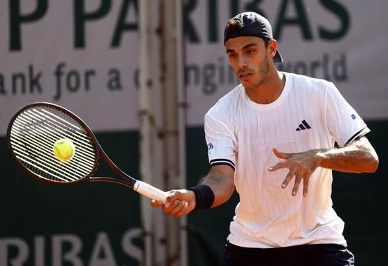 Victoria de Francisco Cerundolo ante Van de Zandschulp en un día brillante para Argentina