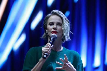Charlize Theron reivindica el cine en México: “ninguna tecnología reemplazará su magia”