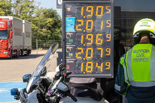 El brent baja más del 3 % y se sitúa en los 105 dólares el barril