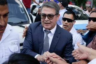 Juez cierra el caso por fraude y lavado contra expresidente de Honduras indultado en EEUU