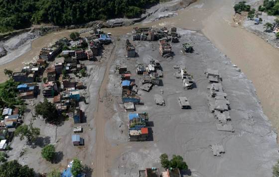 Nepal eleva a 477 el número de muertos por la inmensa riada del miércoles
