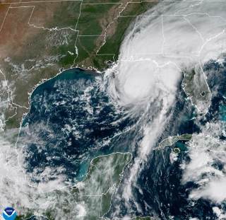 Más de 16.000 electricistas de Florida se preparan para el huracán Isaías en EEUU