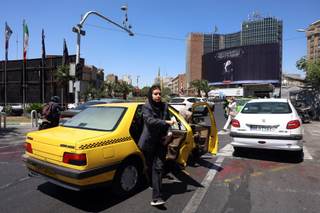 Los iraníes reciben con alivio el acuerdo con EE.UU. y esperan una mejora económica