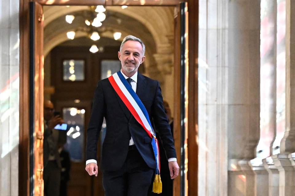 Emmanuel Grégoire toma posesión como alcalde de París en sustitución de Anne Hidalgo
