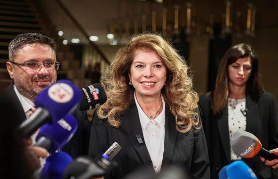 Recuento de votos confirma que Yotova y Gyurov pugnarán por presidencia en segunda vuelta