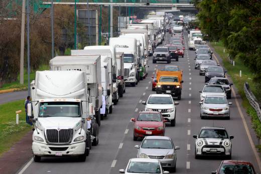 México pide a los transportistas evitar bloqueos que afecten a la población