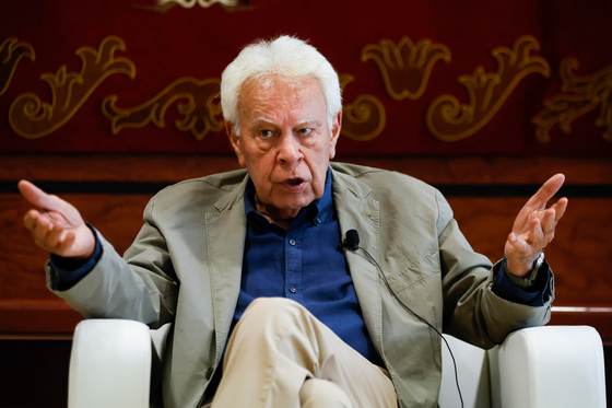 Felipe González y Leonel Fernández piden alianzas en Iberoamérica ante el "caos mundial"