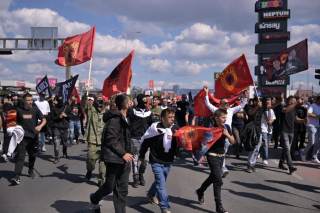 Atacan la sede de la misión civil de la UE en Pristina tras las condenas de líderes kosovares