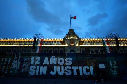 Familias de los 43 de Ayotzinapa marchan en México tras 12 años de la desaparición