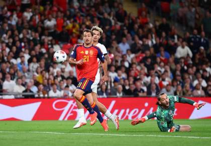 2-3. España ejerce de campeona del mundo