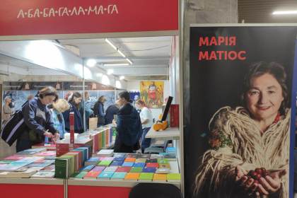La industria del libro ucraniana resiste la destrucción de 15 millones de libros por Rusia