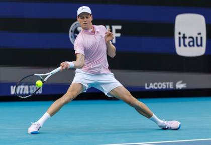 Sinner avanza a cuartos y salva su racha