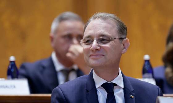 El europeísta Niculescu es investido al frente de un nuevo Gobierno en Rumanía