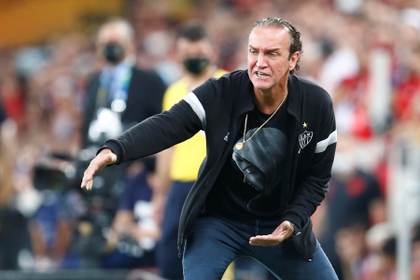 El Santos de Neymar contrata al técnico Cuca tras el despido del argentino Vojvoda