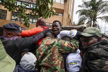 Cuatro detenidos en Kenia tras pedir la libertad de líder opositor ante embajada de Uganda