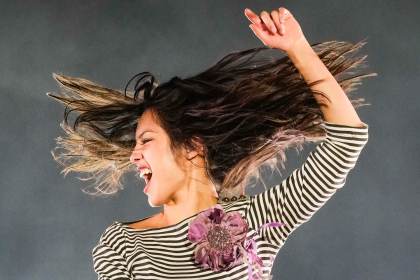 Olivia Rodrigo recauda 20 millones con Daisy Chain Fields para causas de mujer e infancia