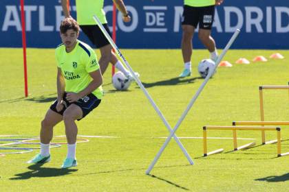 Julián Alvarez, baja ante la Real Sociedad por una sobrecarga muscular