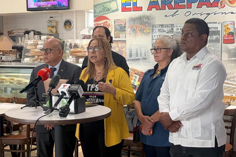 Venezolanos y haitianos en EEUU renuevan lucha por el TPS tras sismos y fallo del Supremo
