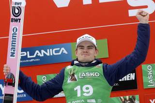 El noruego Lindvik se cuela en la fiesta final en Eslovenia y priva a Prevc del récord