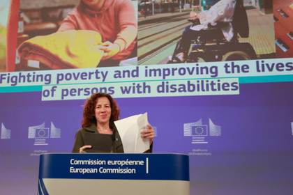 Bruselas lanza una estrategia para erradicar la pobreza en la UE en 2050