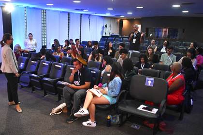 La juventud latinoamericana vincula la legitimidad democrática a resultados concretos