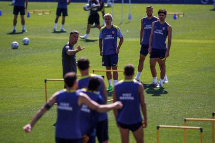 El Valencia quiere aprovechar la 'Champions' del Atlético para acariciar la permanencia