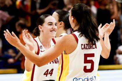 83-53. España derriba el muro alemán en Berlín a base de triples