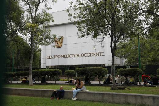 Familias de bebés fallecidos en México denuncian negligencia en hospitales públicos