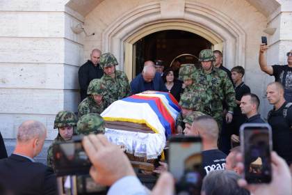 Ratko Mladic, el 'carnicero de los Balcanes', enterrado en Belgrado con honores militares