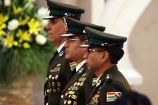 Rodrigo Paz encarga a nuevos mandos policiales combatir el "narcoterrorismo" en Bolivia