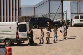 Una corte de apelaciones falla en contra de la política de detención de migrantes de Trump