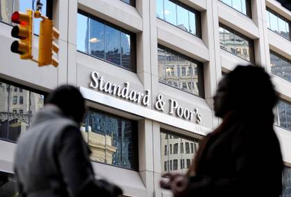 Standard & Poor's mantiene la nota de Francia con perspectiva estable