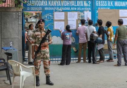 Millones repiten en India un examen filtrado, entre protestas y polémico veto a Telegram