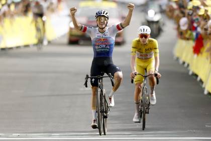 Evenepoel logra en los Alpes una victoria mundial ante Pogacar