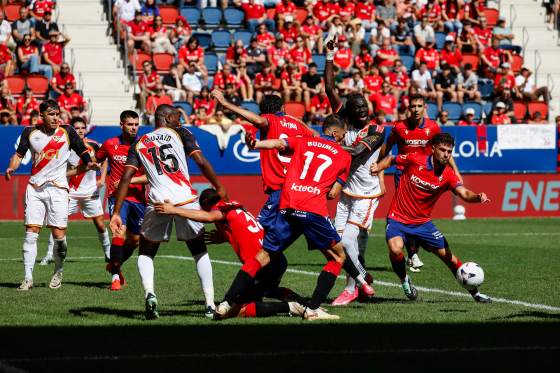1-1. Budimir corta la mala racha de Osasuna con su gol 100 y Camello da un punto al Rayo