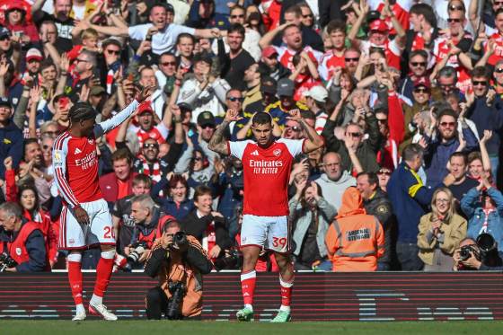 2-1. El Arsenal resurge a tiempo