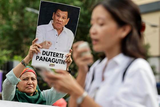 Diez años de la guerra antidrogas de Filipinas: miles de muertos y Duterte en La Haya