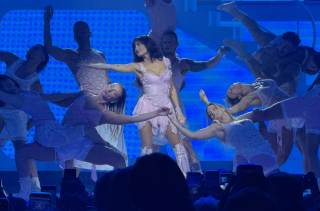 Aitana inicia en Bogotá su gira latinoamericana, al actuar con fiebre y dolor de estómago
