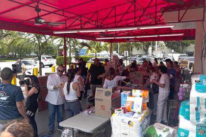 Voluntarios envían desde Miami los primeros insumos médicos a Venezuela tras terremotos
