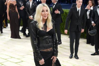 Cher cumple 80 años desafiando el tiempo como gran diva de la cultura pop